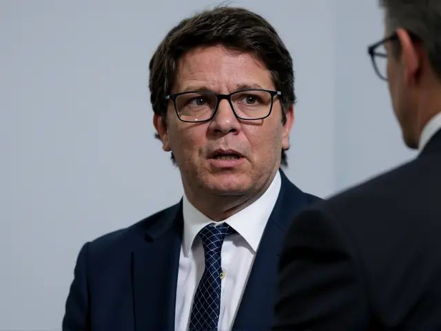 Motta diz a Dino que viagem de Frias não foi aprovada; deputado está no exterior